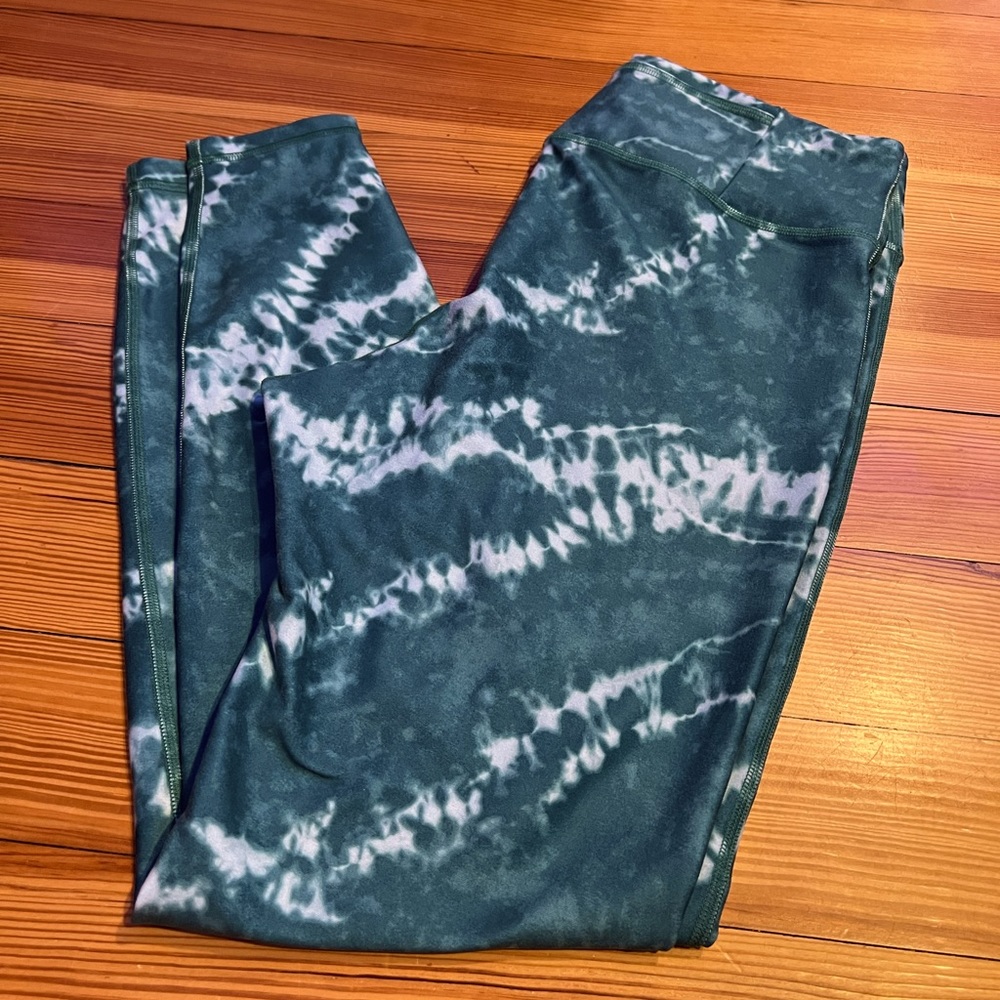 Green leggings from gilly hicks.